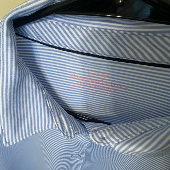 Vineyard vines performance top. 92% polyester, 8% spandex size large. - Picture 4 of 9